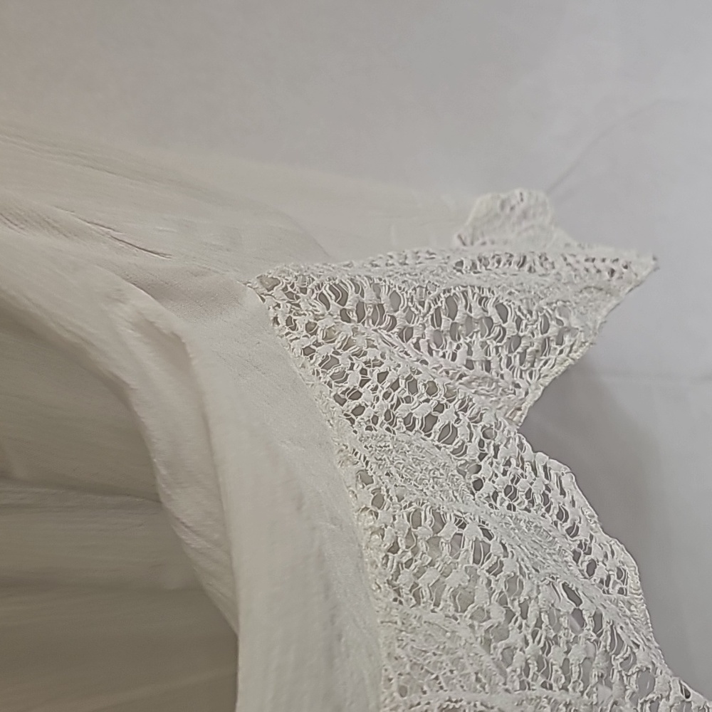 World Unity Asymmetrical Hemline Top. - Picture 7 of 9